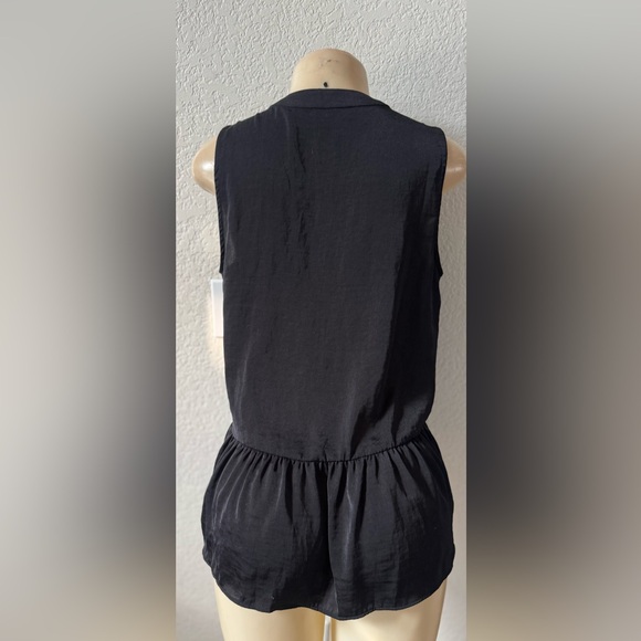 Vince Camuto Black V-Neck Sleeveless Blouse - Picture 2 of 3